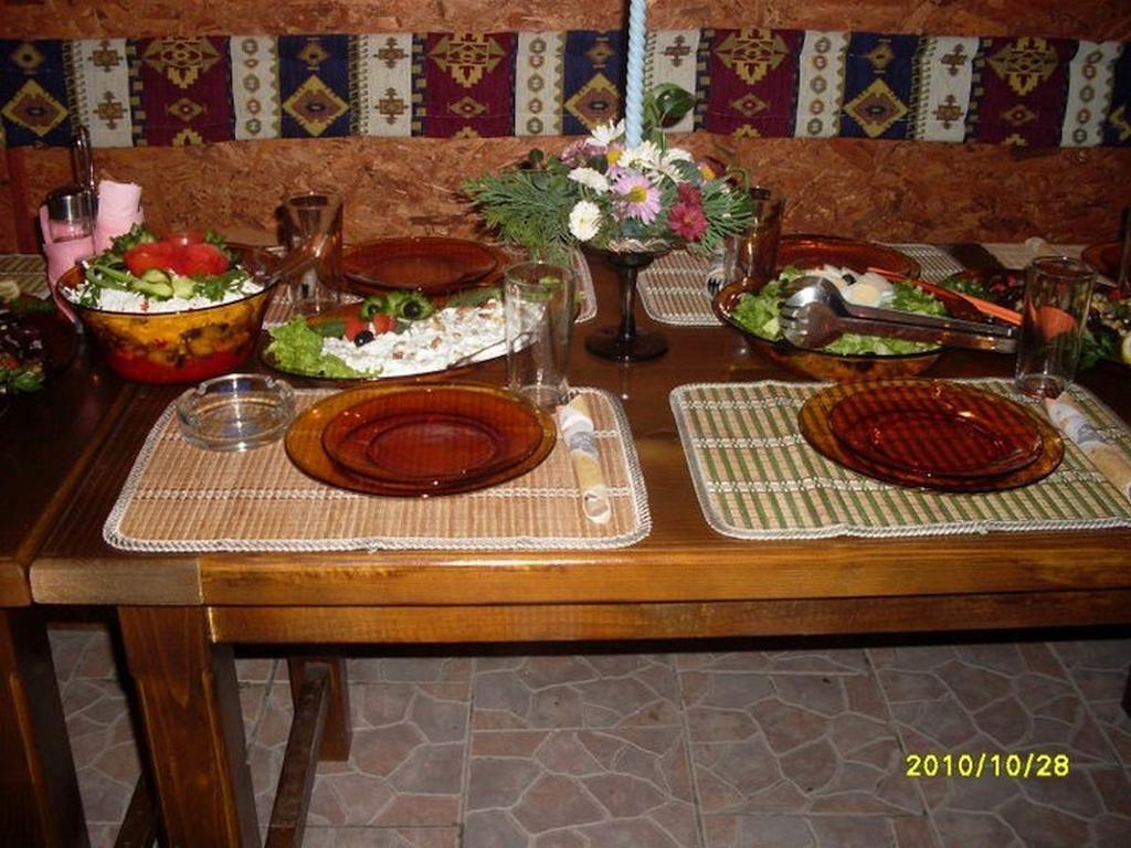 Veselata Guest House Dolna Banya Exterior foto